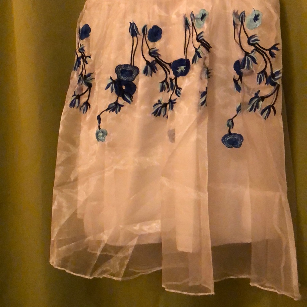 Formal Dress - Picture 4 of 6